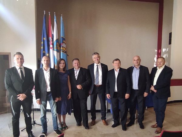 234605379_1464926323863377_1328063504789283875_n