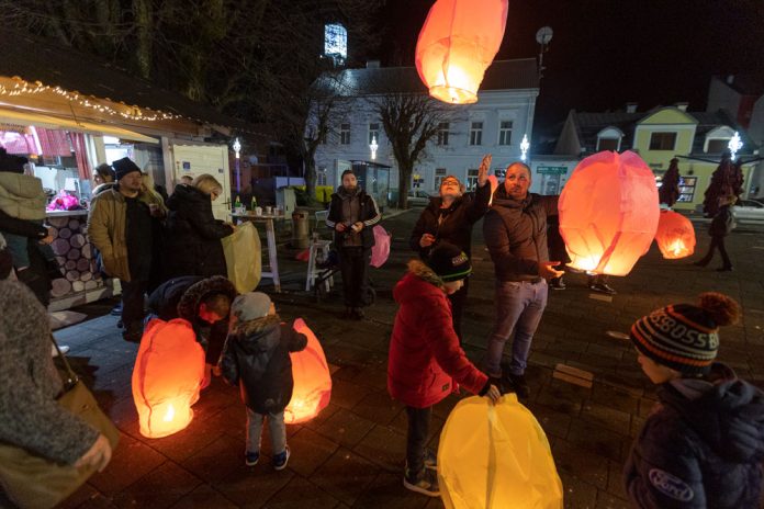 Puštanje lampiona Gospić (35)