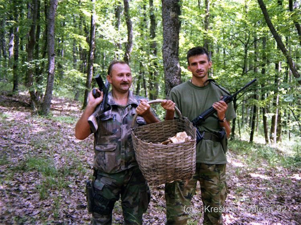 Pokojni-hrvatski-vitez-Ivica-Drmić-sa-kolegom-1992.-godine