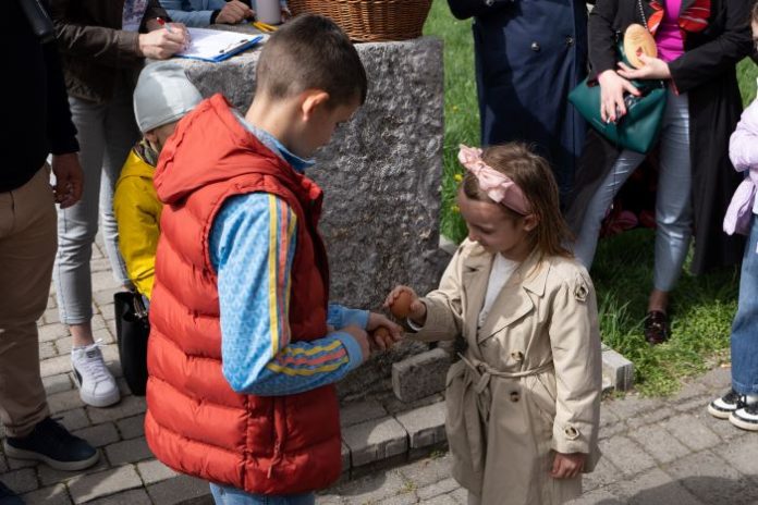 Uskrsni dorucak u Otoccu4