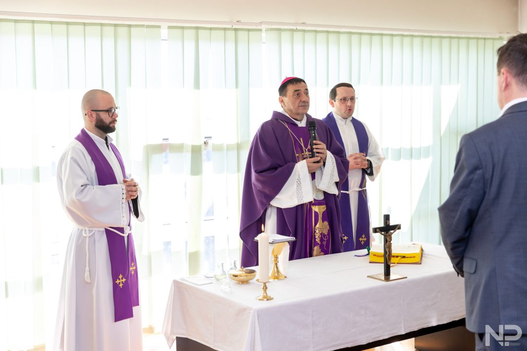 Biskup blagoslov Starački dom (3)