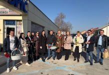 Uoči Međunarodnog dana žena HDZ Gospić dijelio ruže sugrađankama