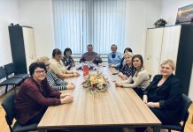 Načelnik Fumić ružama darivao zaposlenice Općine Brinje