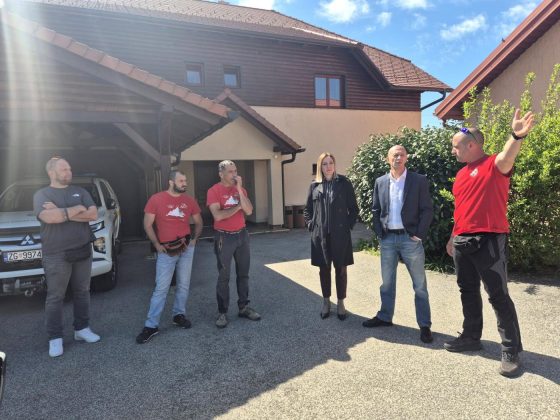 2a8f1c00 d6e4 43c7 b4db 958cb3cc327d 1