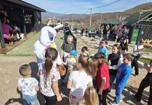 Proljetna čajanka i uskrsna potraga razveselile mališane u Grabovači