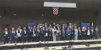 Ministar Butković uručio ugovore za projekte u Novalji, Senju i Karlobagu