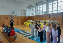 U Otočcu su djeca učila kako biti sigurna u prometu kroz program „Vidi i klikni“