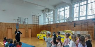 U Otočcu su djeca učila kako biti sigurna u prometu kroz program „Vidi i klikni“