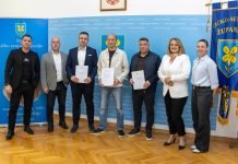 Župan Petry s prijevoznicima potpisao sporazume za nastavak javne usluge autobusnog prijevoza putnika – Lika Line