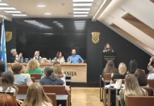 „Knjiga kao glas upozorenja”: U Gospiću održana važna tribina o izazovima odrastanja”