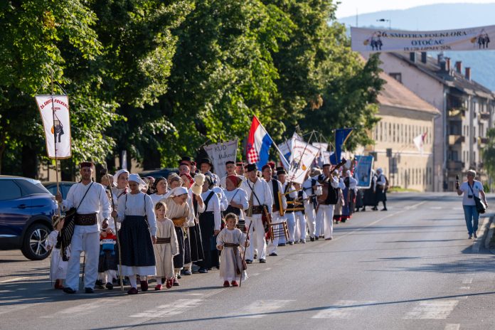 21. 6. Folklor, Otočac (3)