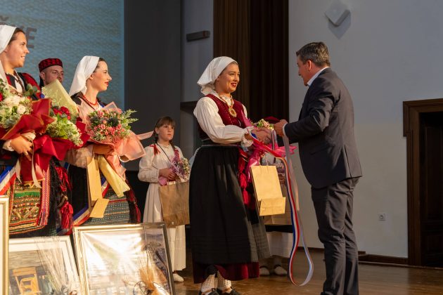 FOTO Odrzana prva vecer 26. Smotre folklora u Otoccu 2
