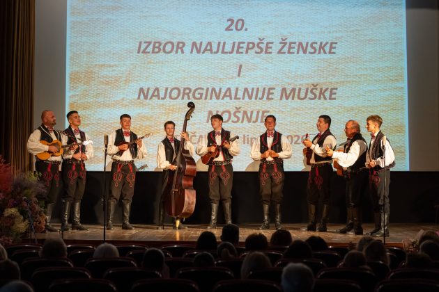 FOTO Odrzana prva vecer 26. Smotre folklora u Otoccu 3