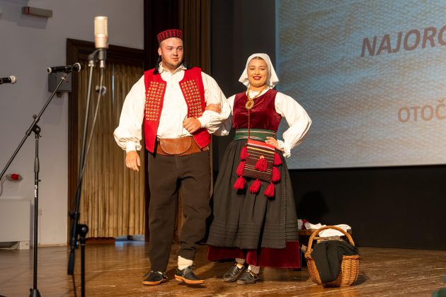 FOTO Odrzana prva vecer 26. Smotre folklora u Otoccu 5