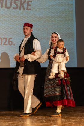 FOTO Odrzana prva vecer 26. Smotre folklora u Otoccu 6