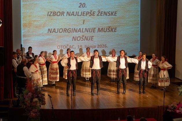 FOTO Odrzana prva vecer 26. Smotre folklora u Otoccu 8