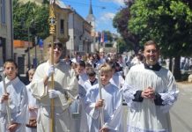 Biskup Medo predvodio misno slavlje i procesiju ulicama grada