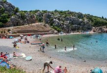 Omiljena plaža u Karlobagu zablistala u novom ruhu: Tatinja je spremna za najbolje ljeto do sada